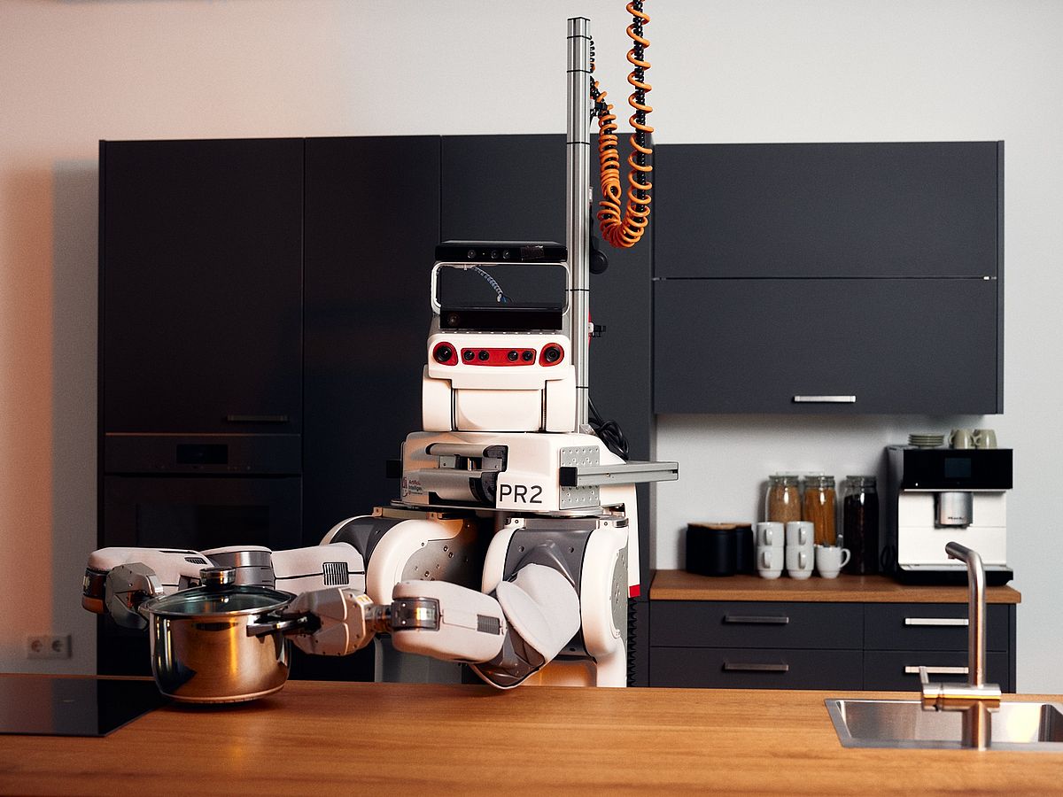 KI-Forschung mit Roboter PR2 bei MMM im Jahr 2023